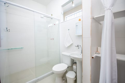 Premium Double Room | Bathroom | Shower, free toiletries, towels