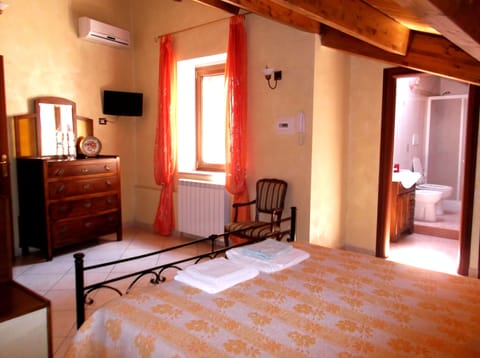 Comfort Double or Twin Room | 1 bedroom, free WiFi, bed sheets