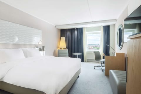 Superior Room, City View (High Floor) | Hypo-allergenic bedding, minibar, in-room safe, desk