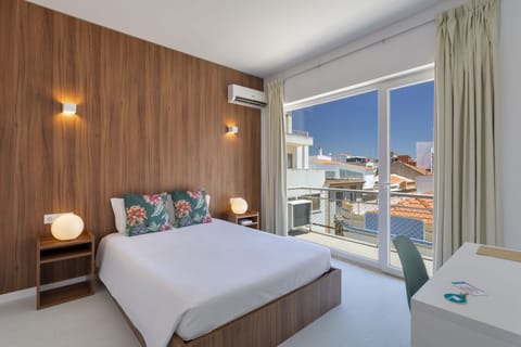 Standard Double Room, 1 Queen Bed | Desk, blackout drapes, free WiFi, bed sheets