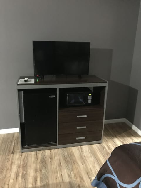 Desk, iron/ironing board, cribs/infant beds, rollaway beds