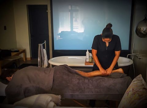 Couples treatment rooms, body treatments, aromatherapy