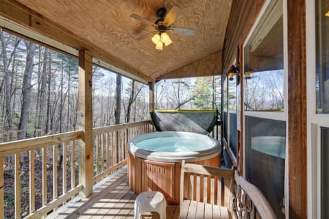 Bryson City Vacation Rental | Studio | 1BA | 416 Sq Ft | Step-Free Access
