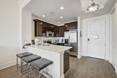 Full kitchen and dining bar with stools. 