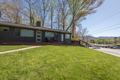 Welcome to Lakeview Knoll