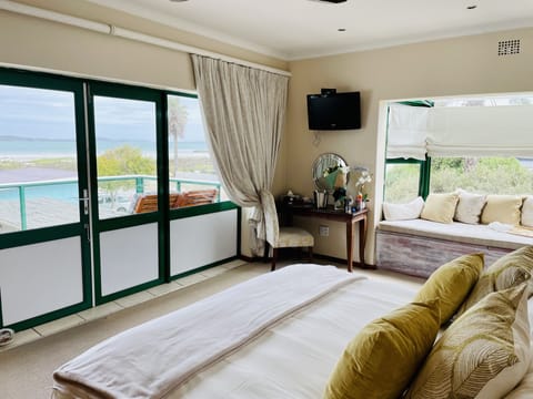 Honeymoon Room, 1 King Bed, Ocean View | 1 bedroom, premium bedding, minibar, in-room safe