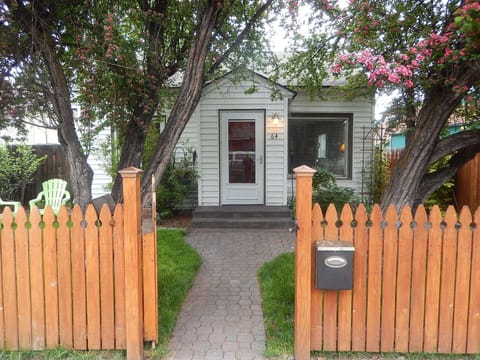 Front entrance. fenced and gated front and back yard.