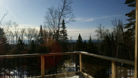 upper 10 x 14 view deck with patio table / 4 chairs