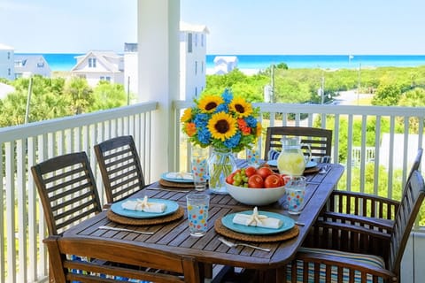 Enjoy Breakfast, Lunch and Dinners views from the cozy third floor balcony.