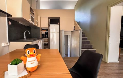 Fridge, microwave, coffee/tea maker, electric kettle