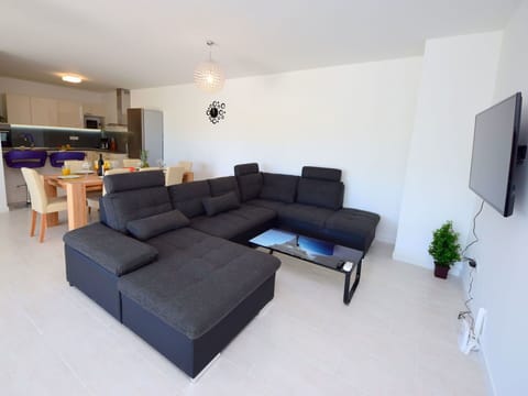 Furniture, Property, Room, Living Room, Interior Design, Floor, Couch, Building, House, Real Estate