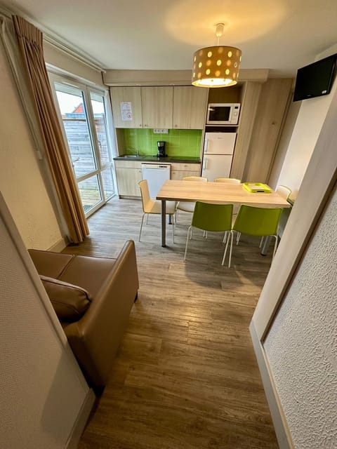 Cottage, 3 Bedrooms (7 pers) | Private kitchen | Fridge, microwave, stovetop, dishwasher