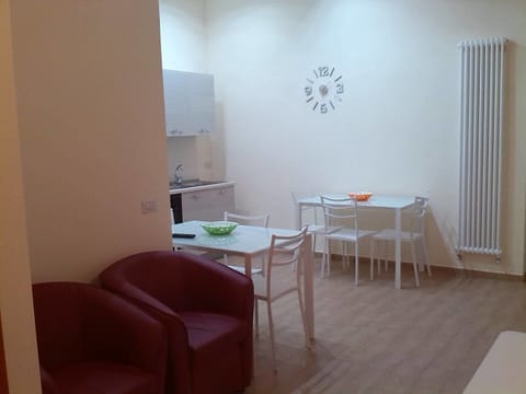 Free daily self-serve breakfast