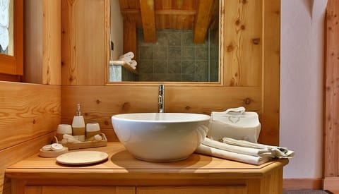 Comfort Double Room (Cervo ) | Bathroom sink