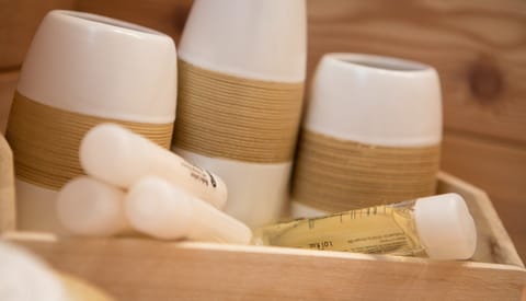 Comfort Triple Room (Fiocco) | Bathroom amenities | Free toiletries, bidet, towels