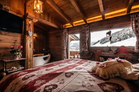 Romantic Double Room (Amore) | Free WiFi, bed sheets