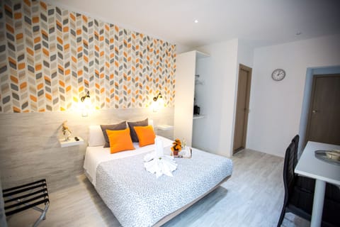 Double Room | Desk, soundproofing, free WiFi, bed sheets