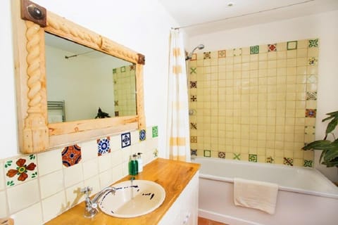 THE GARDEN ROOM | Bathroom sink