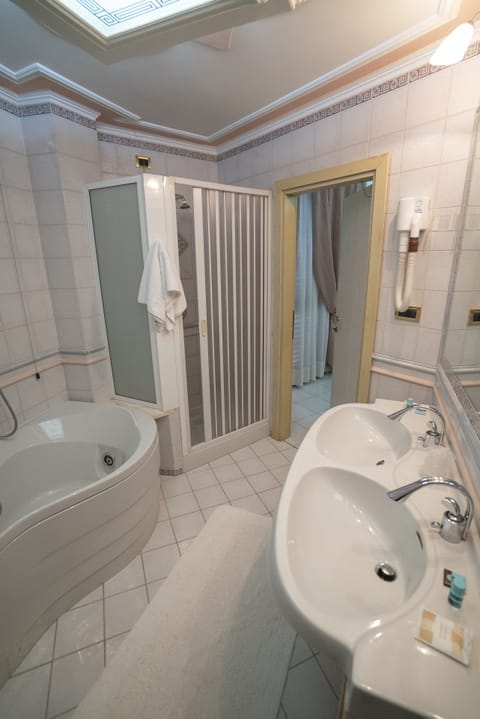 Double or Twin Room | Bathroom | Shower, free toiletries, hair dryer, bidet