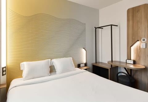 Premium bedding, desk, blackout drapes, soundproofing