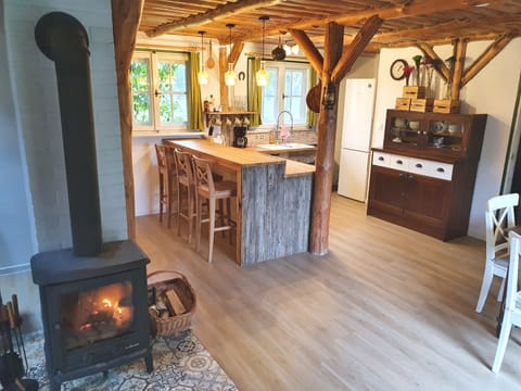 Traditional Cottage, Multiple Beds | Living area