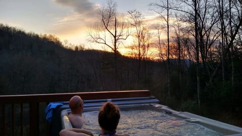 Enjoy the sunrise, sunset or stargazing while in the hot tub. 