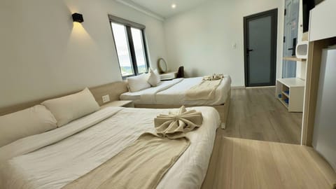Deluxe Quadruple Room | Minibar, desk, iron/ironing board, free WiFi