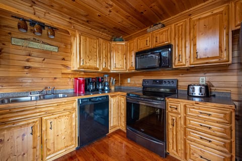 Both K cup and regular coffee makers, small appliances included