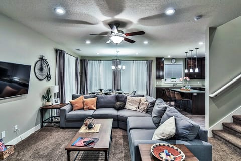 Family Room 4K TV, Apple TV, NETFLIX, HULU, HBO, SHOWTIME, STARZ, CINEMAX, ETC.