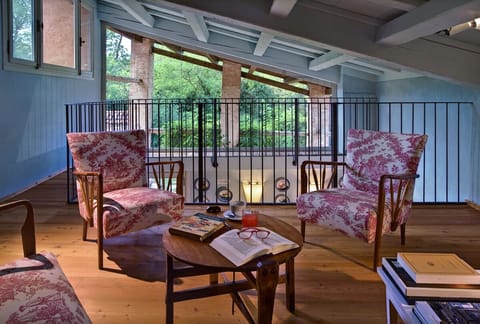 Tv and reading room on the mezzanine