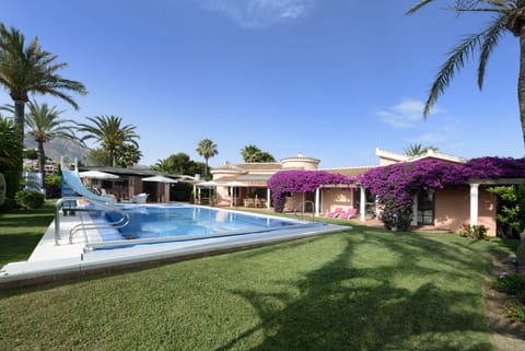 Swimming pool and the beautiful garden.