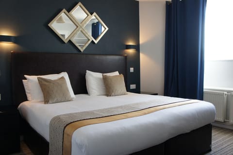 Superior Double Room, Ensuite | Hypo-allergenic bedding, blackout drapes, iron/ironing board, free WiFi