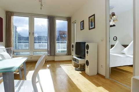 GetInBerlin Penthouse with private terrace facing the historic CheckpointCharlie