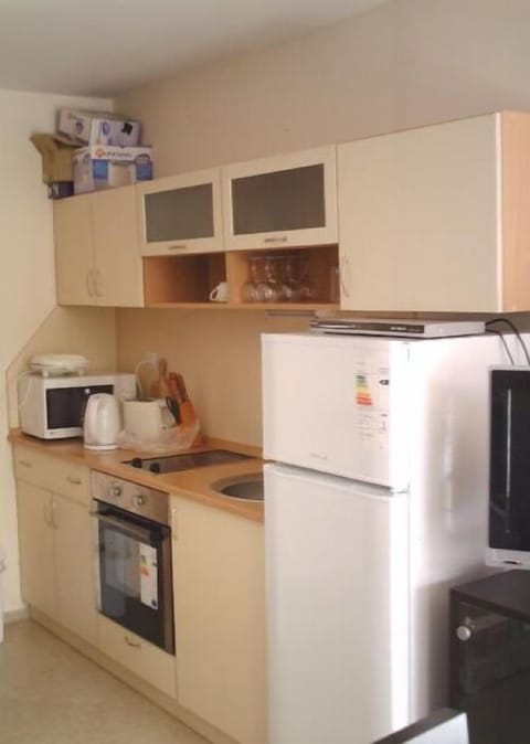 Fully equipped kitchen area