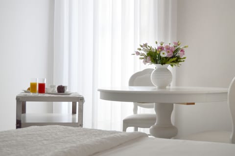 Family Suite, Hot Tub | Frette Italian sheets, premium bedding, down comforters, pillowtop beds