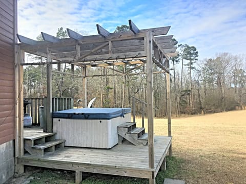 Outside hot tub on the back deck 