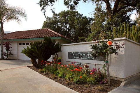 Welcome to Par Three Villas.  A secluded three home resort surrounded by nature.