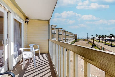 Balcony and view from Seawall Escape