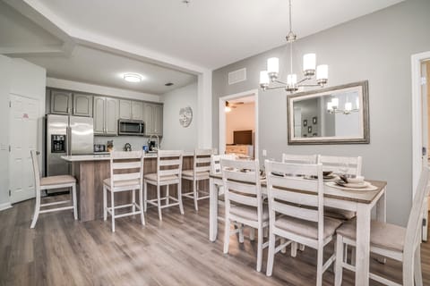 Dining & Kitchen