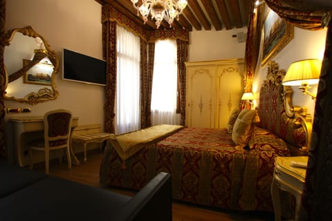 Main Bedroom King size bed