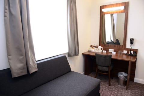 Family Room | Desk, iron/ironing board, free WiFi, bed sheets