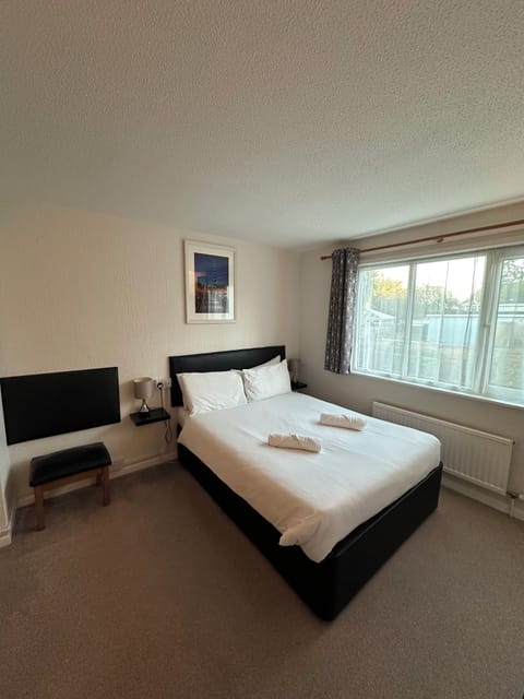 Desk, iron/ironing board, free WiFi