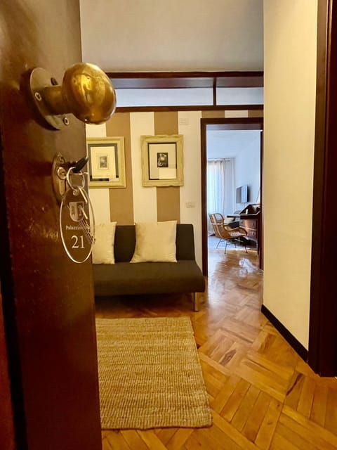 Comfort Double Room (21) | Premium bedding, down comforters, memory foam beds, minibar