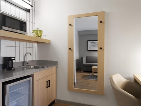 Hypo-allergenic bedding, in-room safe, desk, blackout drapes