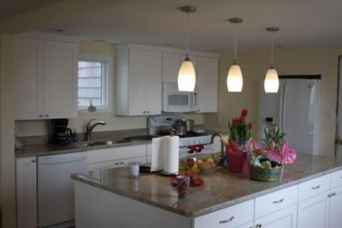 New Kitchen installed in 2013!