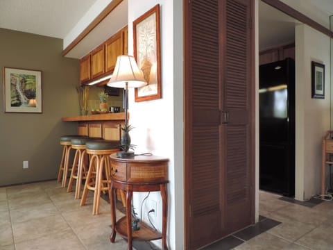 Classic Condo, 2 Bedrooms, Lanai, Sea Facing | Soundproofing, iron/ironing board, bed sheets