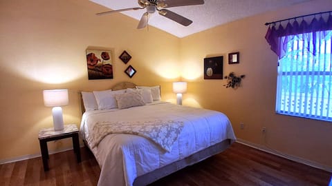 Masterbedroom-kingsizebedlighter
