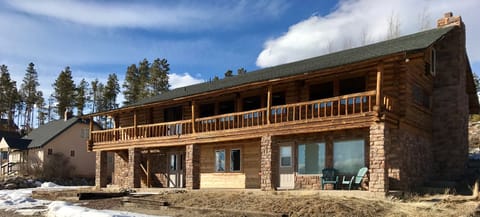 The Eagle Lodge,  parking all along front of cabin