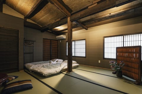 Traditional Suite | Free WiFi, bed sheets