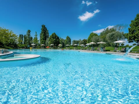 Indoor pool, 3 outdoor pools, pool umbrellas, sun loungers